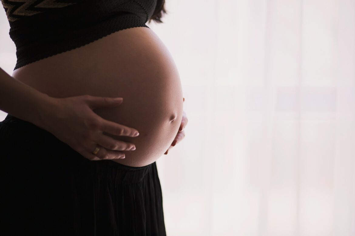 Nėštumas su padidėjusia rizika : priežastys ir simptomai