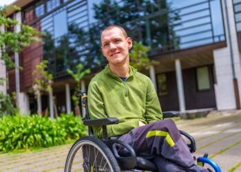 Atetoidinė cerebrinė paralyžius: priežastys, simptomai, gydymas ir tipai