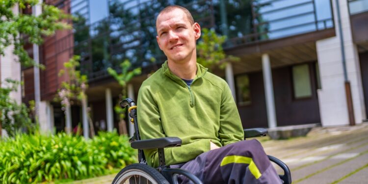 Atetoidinė cerebrinė paralyžius: priežastys, simptomai, gydymas ir tipai