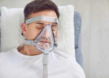 Centrinė miego apnėja: kas tai, priežastys, simptomai ir gydymas