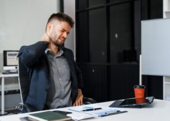 Kaklo kilmės galvos skausmas: kas tai, simptomai ir gydymas