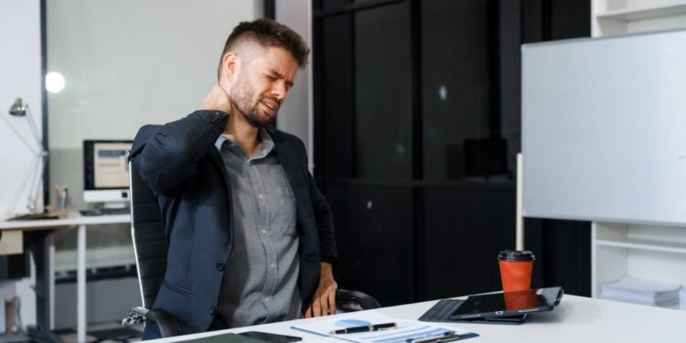 Kaklo kilmės galvos skausmas: kas tai, simptomai ir gydymas