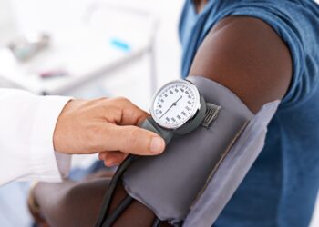 Cholesterolio embolija: simptomai, priežastys ir gydymas