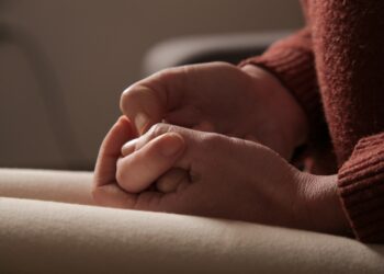 Dermatillomanija (odos draskymas): simptomai ir gydymas