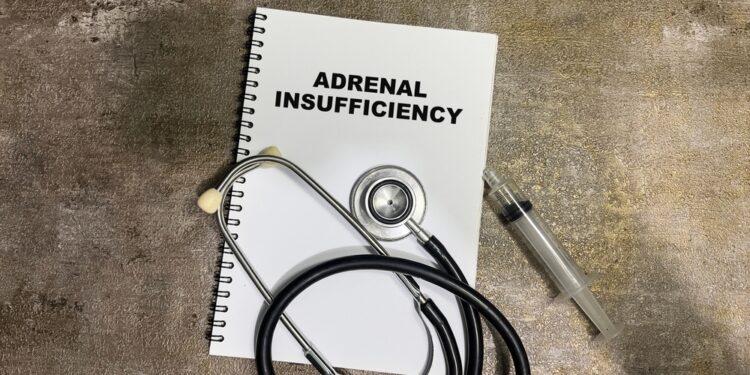 Įgimta antinksčių hiperplazija (CAH): simptomai, priežastys ir gydymas