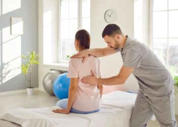 Įgimta skoliozė: kas tai, simptomai ir gydymas