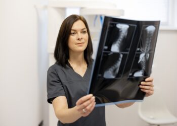 Kaklinės kilmės galvos svaigimas: simptomai ir gydymas