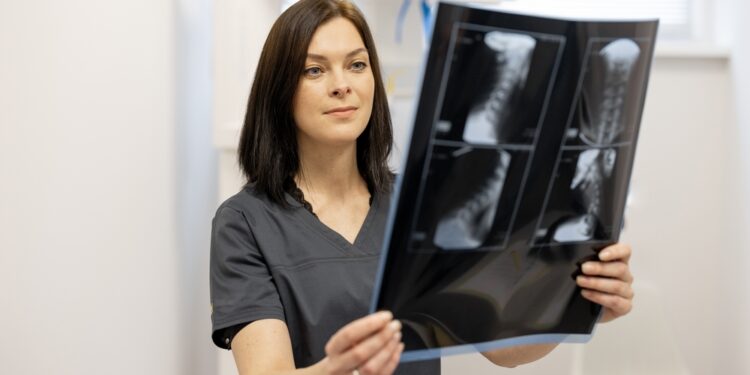 Kaklinės kilmės galvos svaigimas: simptomai ir gydymas