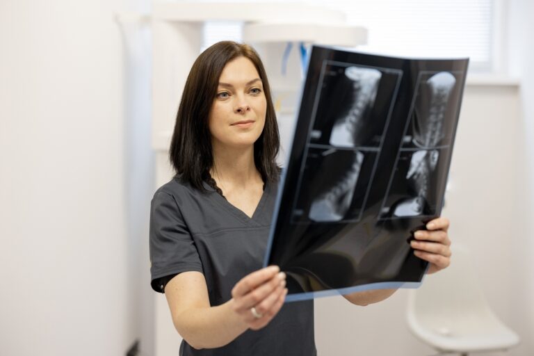 Kaklinės kilmės galvos svaigimas: simptomai ir gydymas