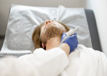 Kaklo arterijų išsiskyrimas: priežastys ir simptomai