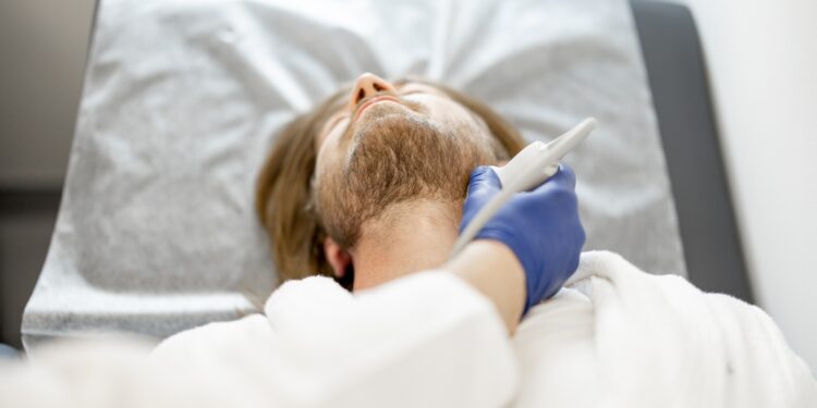 Kaklo arterijų išsiskyrimas: priežastys ir simptomai