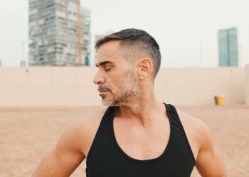 Kaklo raumenų distonija: kas tai, priežastys, simptomai ir gydymas