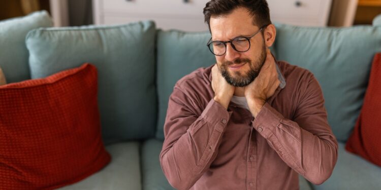 Kolio lūžis: simptomai, priežastys ir gydymas