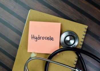 Praeinantis (arba komunikantas) hidročelė: priežastys, simptomai ir gydymas