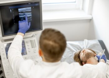 Miego arterijos stenozė: priežastys, simptomai ir gydymas