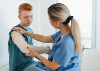 Chauffeur lūžis (stipinkaulio stiloidinio ataugos lūžis): priežastys ir gydymas