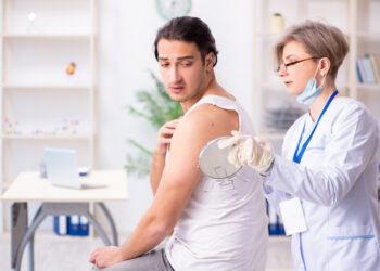 Atipinis apgamas: palyginimas su melanoma, stadijos ir šalinimas