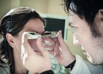 Enoftalmosas (įkritusios akys): priežastys, simptomai ir gydymas