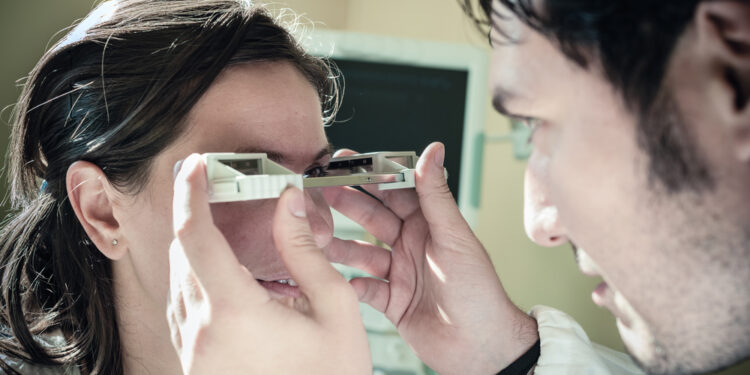 Enoftalmosas (įkritusios akys): priežastys, simptomai ir gydymas