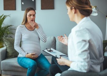 COVID-19 nėštumo metu: rizikos veiksniai ir gydymo galimybės