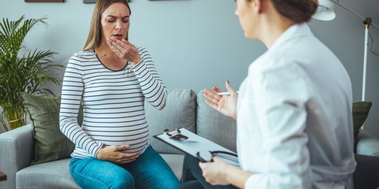 COVID-19 nėštumo metu: rizikos veiksniai ir gydymo galimybės
