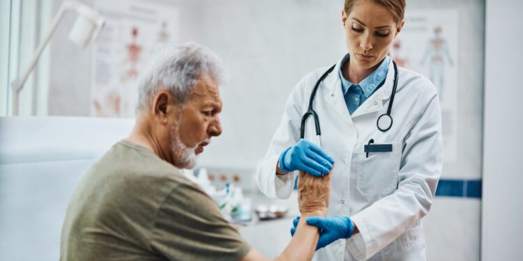 Reumatoidinio artrito skausmo malšinimas: išsamus vadovas kiekvienai kūno daliai