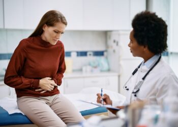 Šlapimo pūslės nusileidimas (cistocelė): priežastys, simptomai ir gydymas