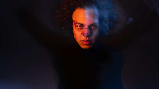 Daugybinio tapatumo sutrikimas: simptomai ir gydymas