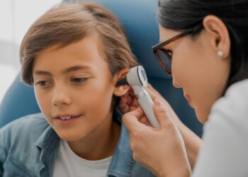 Ausų barotrauma (skrydžio metu): simptomai ir gydymas