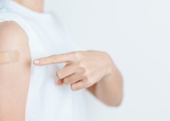 Difterija: priežastys, simptomai, gydymas ir prevencija