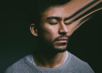 Vaikų šizofrenija: priežastys, simptomai ir gydymas