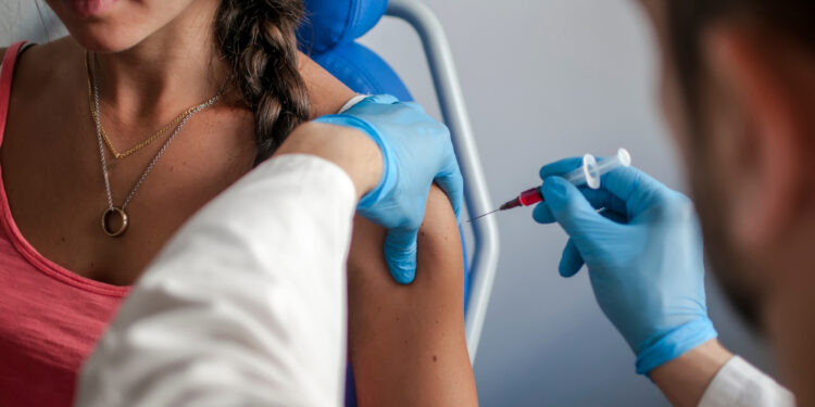 Kiek laiko po įsipjovimo galima laukti skiepijantis nuo stabligės?