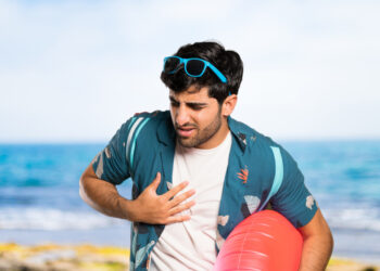 Plaukiojanti krūtinės ląsta: priežastys, simptomai, diagnostika ir gydymas