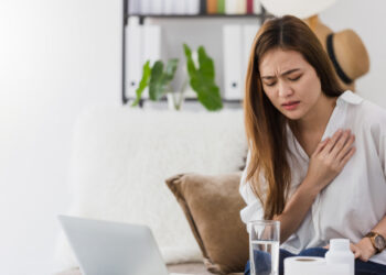 Krūtinės įdubimas: simptomai, priežastys ir gydymas