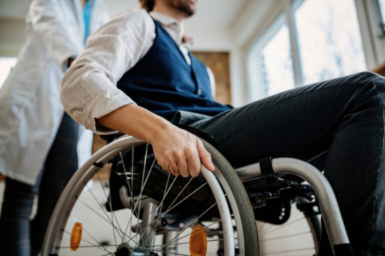 Paralyžius: kas tai, priežastys, simptomai, valdymas ir rūšys