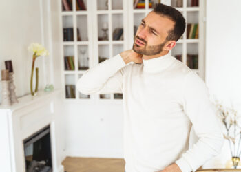 Pakaušio nervo uždegimas: galvos skausmo priežastys, simptomai ir gydymas