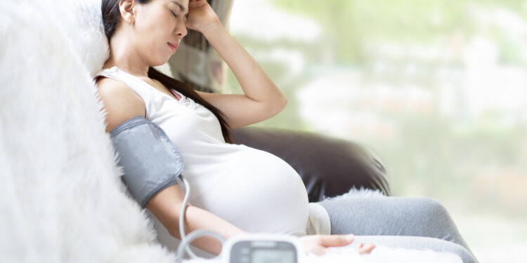 Aukštos rizikos nėštumas: amžius, komplikacijos ir valdymas