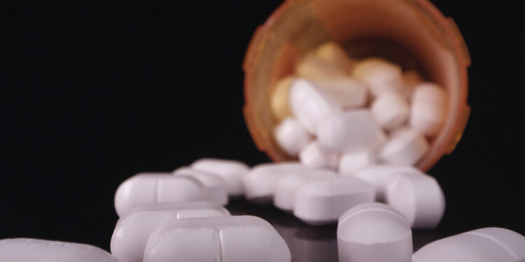 Opiatų ir opioidų nutraukimas: priežastys, simptomai ir gydymas