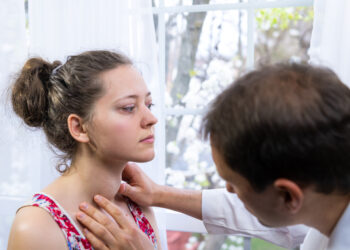 Struma: kas tai yra, priežastys, simptomai, diagnostika ir gydymas