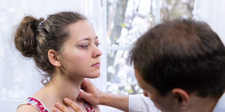 Struma: kas tai yra, priežastys, simptomai, diagnostika ir gydymas