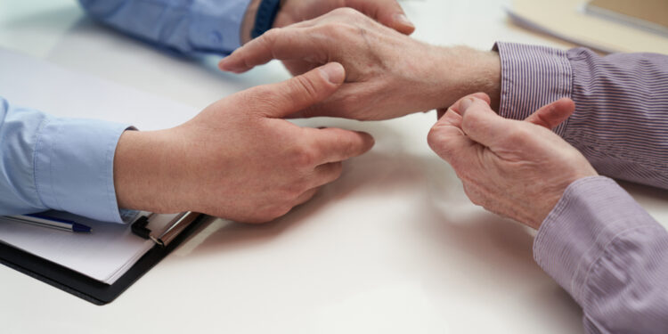 Ortostatinis tremoras: kas tai, priežastys ir gydymas