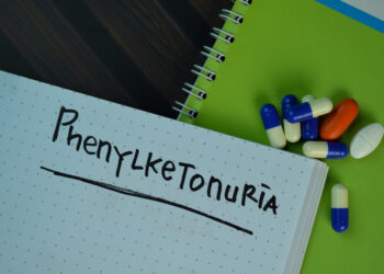 Fenilketonurija (PKU): simptomai, priežastys ir gydymas