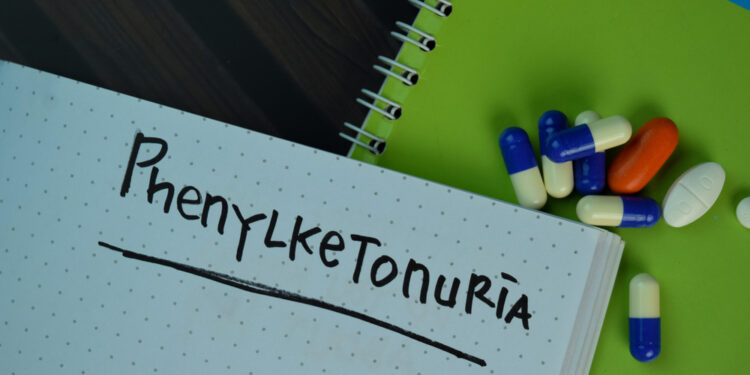 Fenilketonurija (PKU): simptomai, priežastys ir gydymas