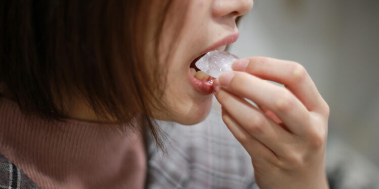 Pica: Kas tai, priežastys, simptomai ir gydymas