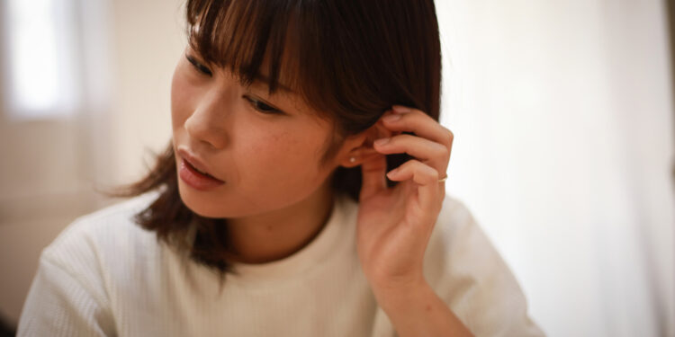 Otosklerozė: simptomai, priežastys ir gydymas