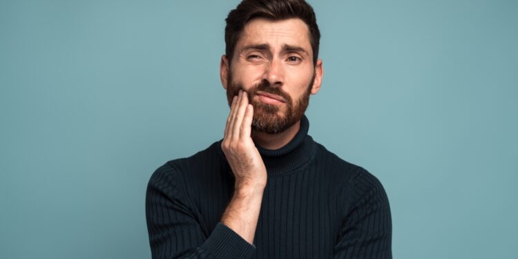 Periodontitas: simptomai, priežastys ir gydymas