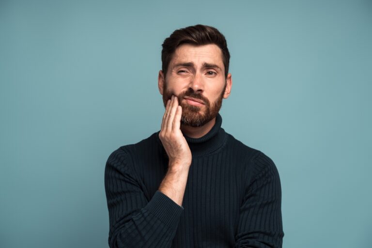 Periodontitas: simptomai, priežastys ir gydymas