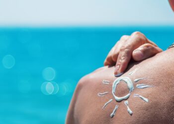 Kiek tiksliai kremo nuo saulės reikia veidui?