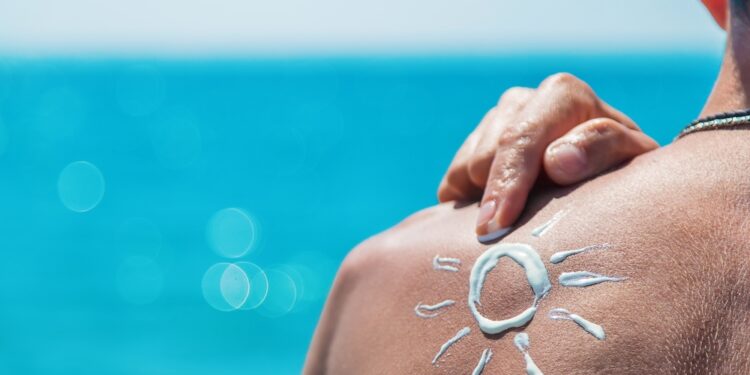 Kiek tiksliai kremo nuo saulės reikia veidui?