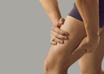 Užpakalinės šlaunies raumenų sausgyslių uždegimas: simptomai, priežastys ir gydymas